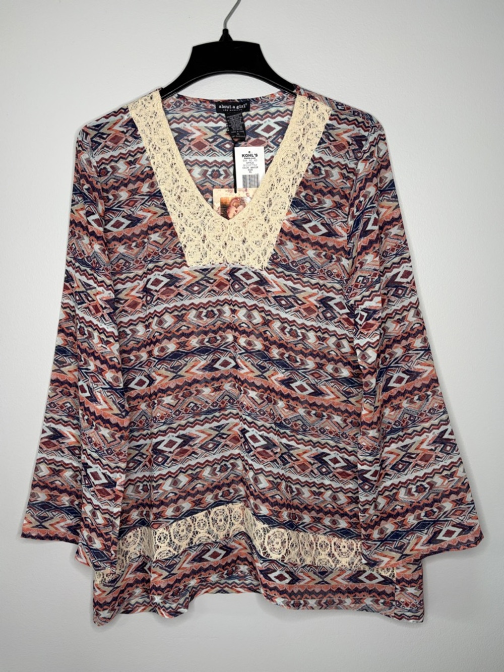 About A Girl Multicolor Geometric V-Neck Tunic with Cream Lace Size XL